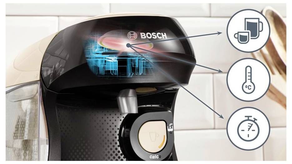 Kávový přístroj s názvem značky 'Bosch' na displeji má označené tlačítka pro velikost šálku, regulaci teploty a dobu přípravy.