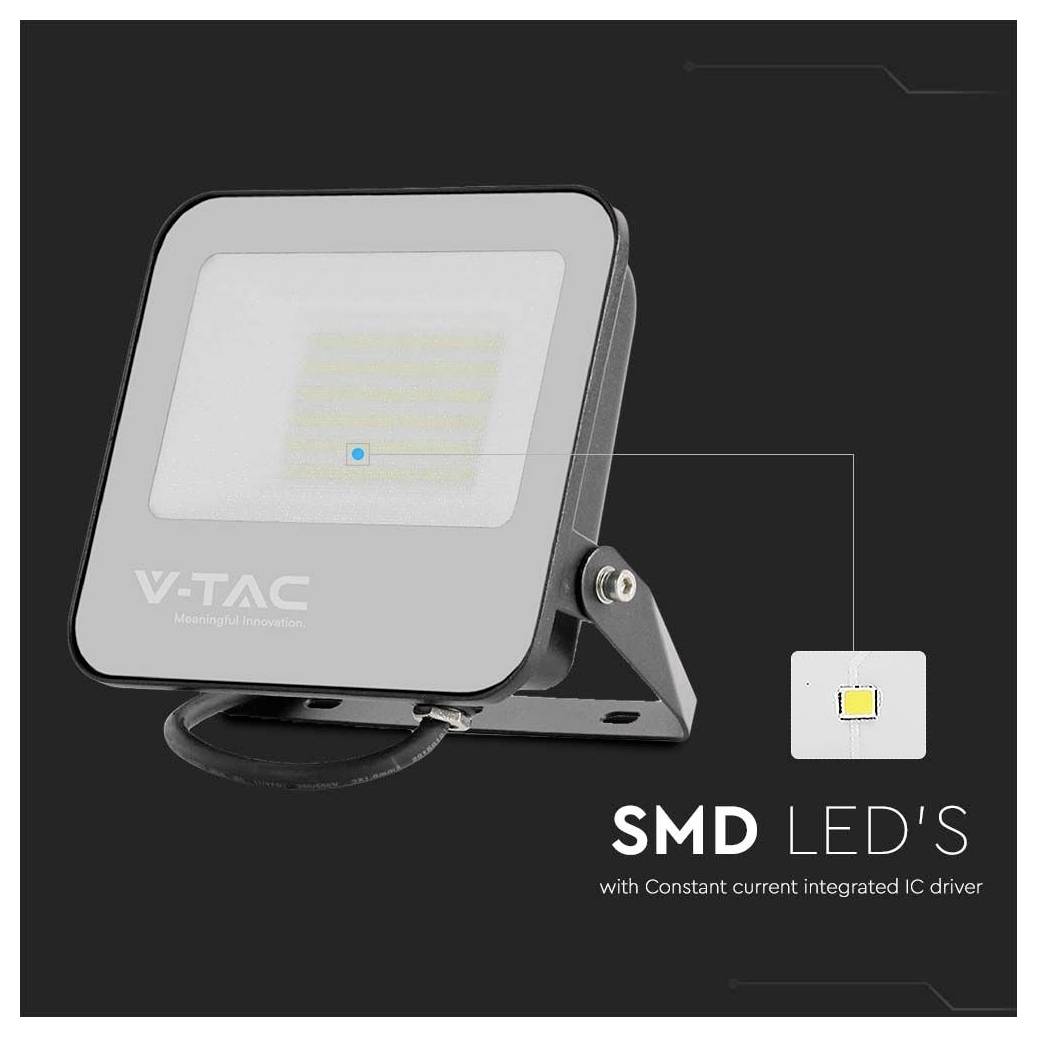 Reflektor značky V-TAC s textem 'SMD LED', zobrazující detail LED komponenty s integrovaným IC obvodem konstantního proudu.