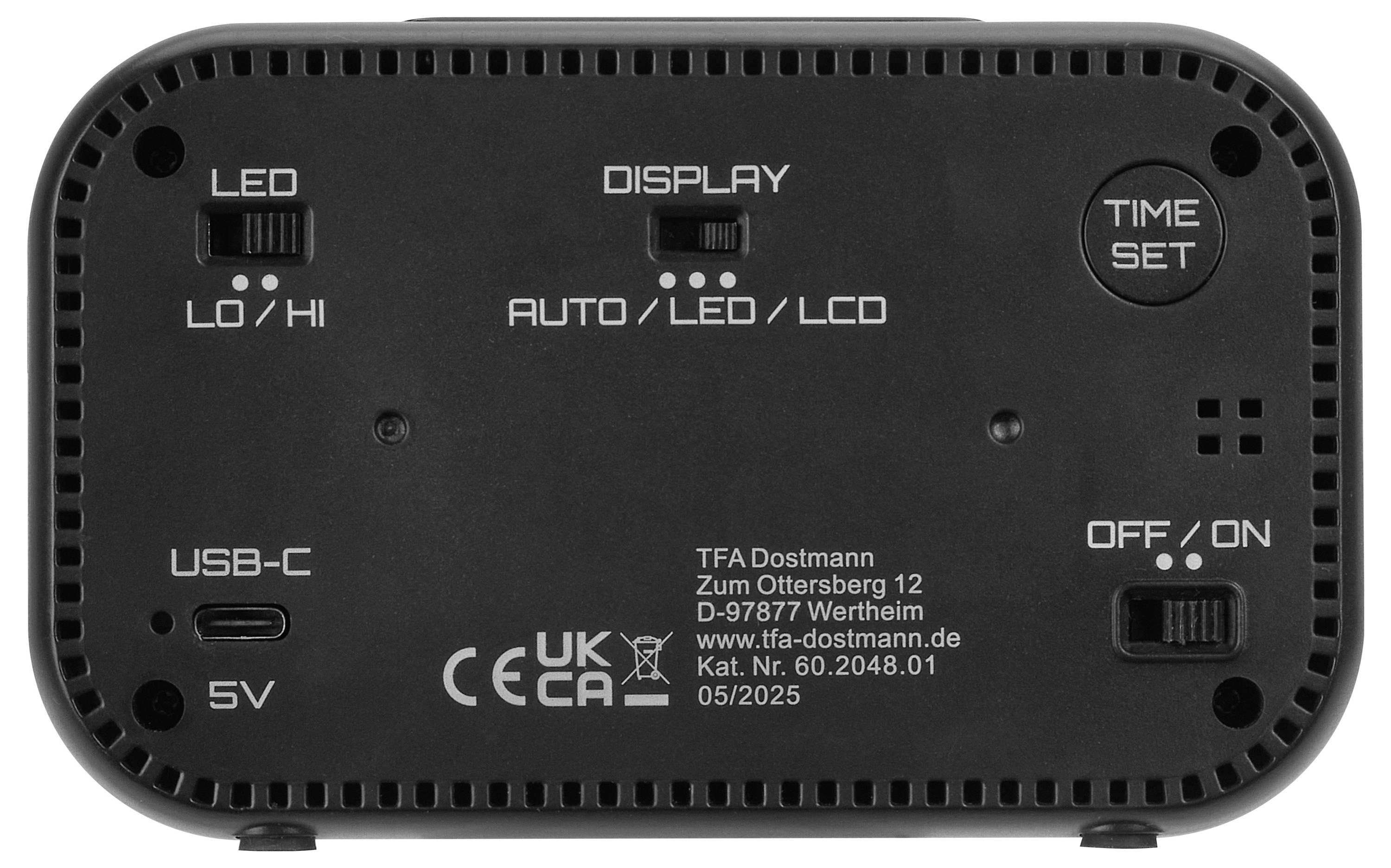 Zadní pohled na elektronické zařízení zobrazující USB-C port, vypínač, LED indikátor, nastavení displeje, tlačítko pro nastavení času a údaje o výrobci.