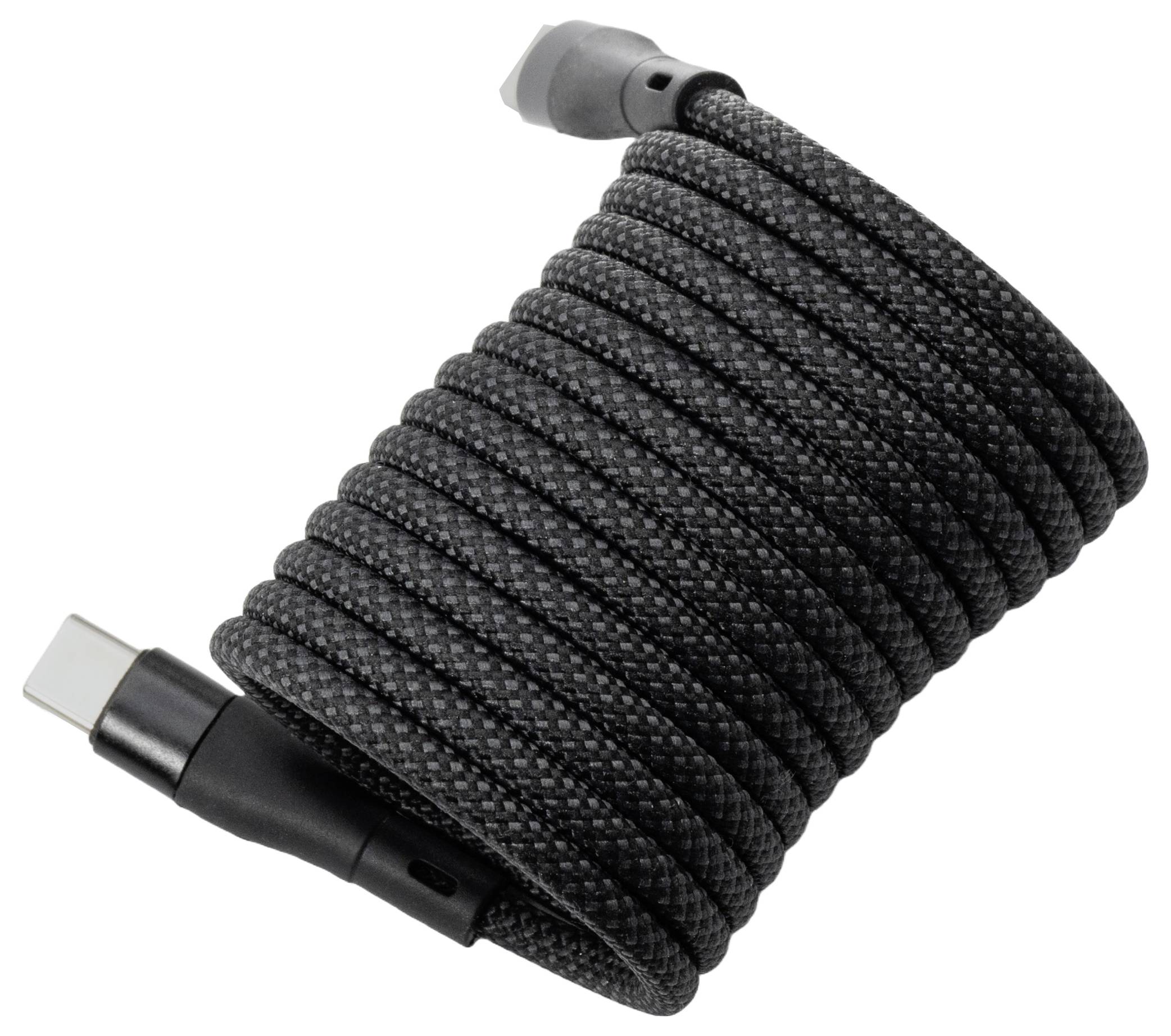 Černý opletený USB-C nabíjecí kabel se spirálovitým designem, vybavený zesílenými konektory, navržený pro odolnost a rychlé nabíjení kompatibilních zařízení.