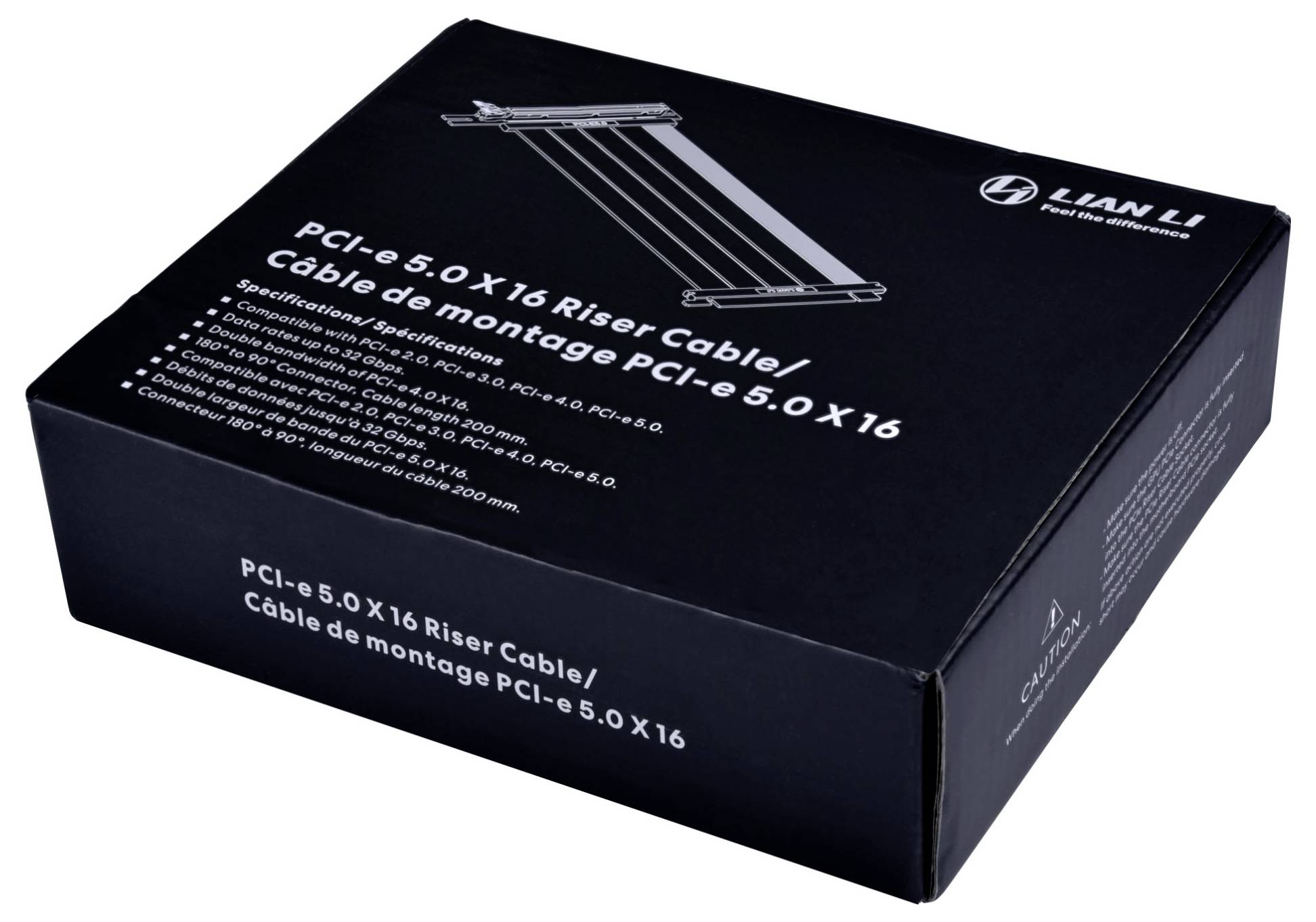 Krabice „PCI-e 5.0 x16 Riser Cable" od společnosti Lian Li s multijazykými specifikacemi produktu a černým designem balení.