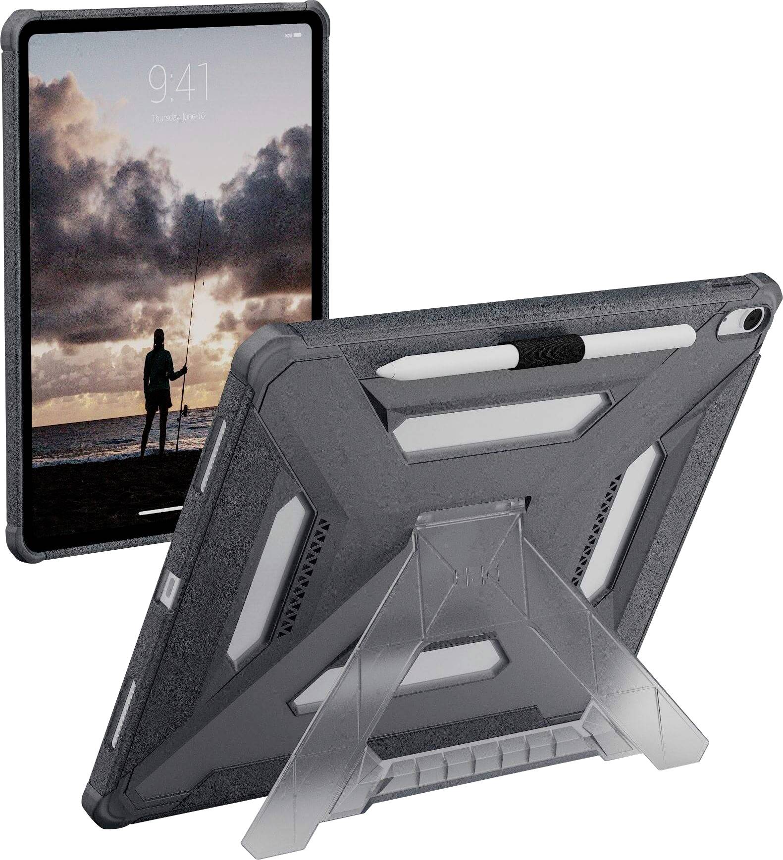Černý iPad v ochranném pouzdře s integrovaným stojánkem, který zobrazuje scénu západu slunce při rybolovu na displeji. K pouzdru je připojen stylus.