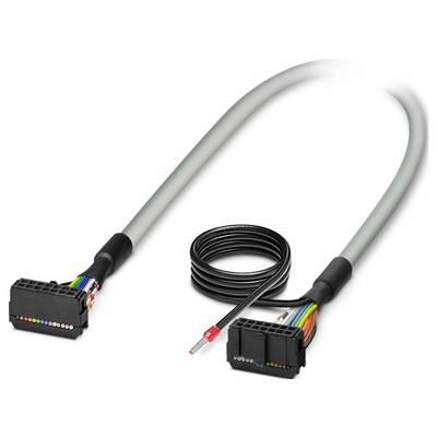 'Šedý elektrický kabel se dvěma černými konektory na každém konci. Konektory mají vystavené barevné vodiče. Vhodný pro přenos dat.'