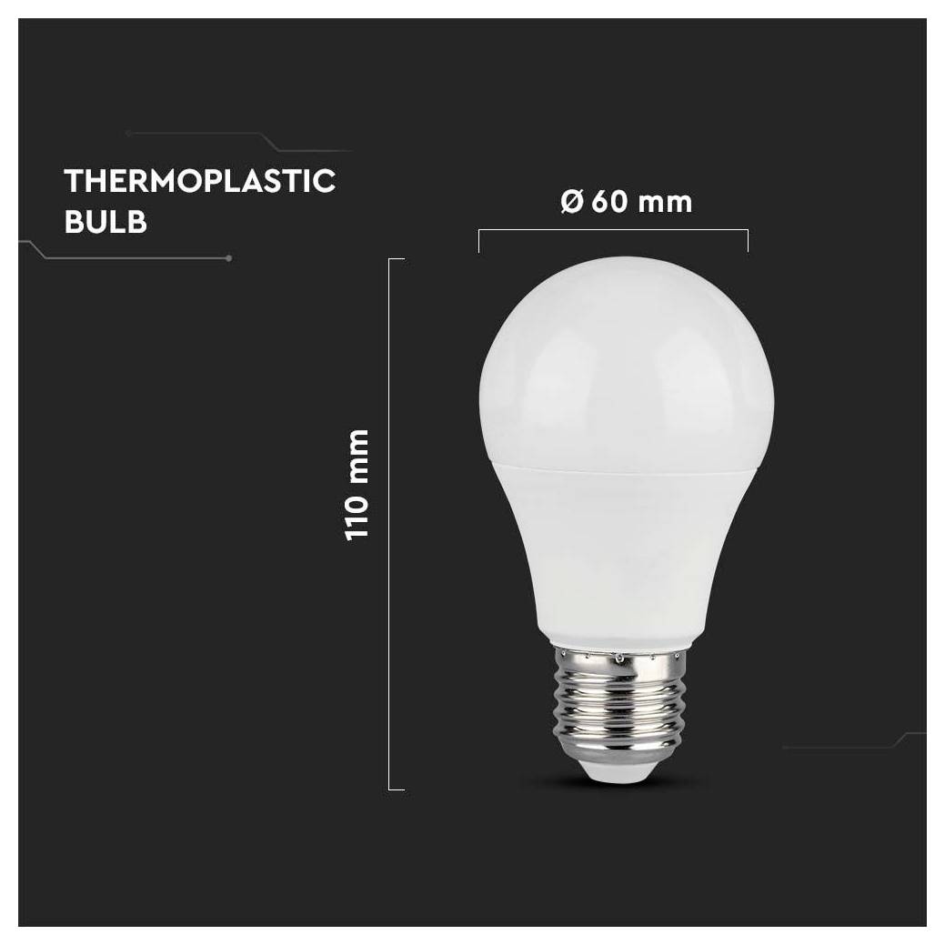 Termoplastická žárovka o výšce 110 mm a průměru 60 mm na tmavém pozadí.