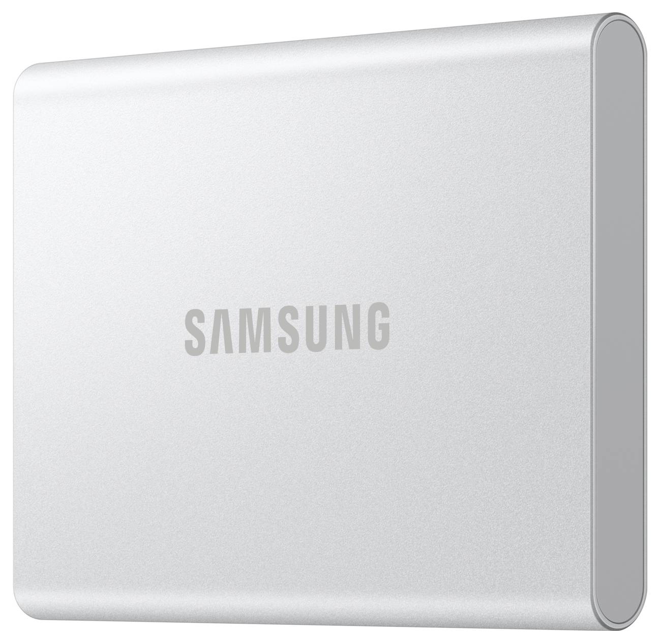 Stříbrný přenosný SSD disk Samsung se zaoblenými hranami, na přední straně s šedým logem Samsung.