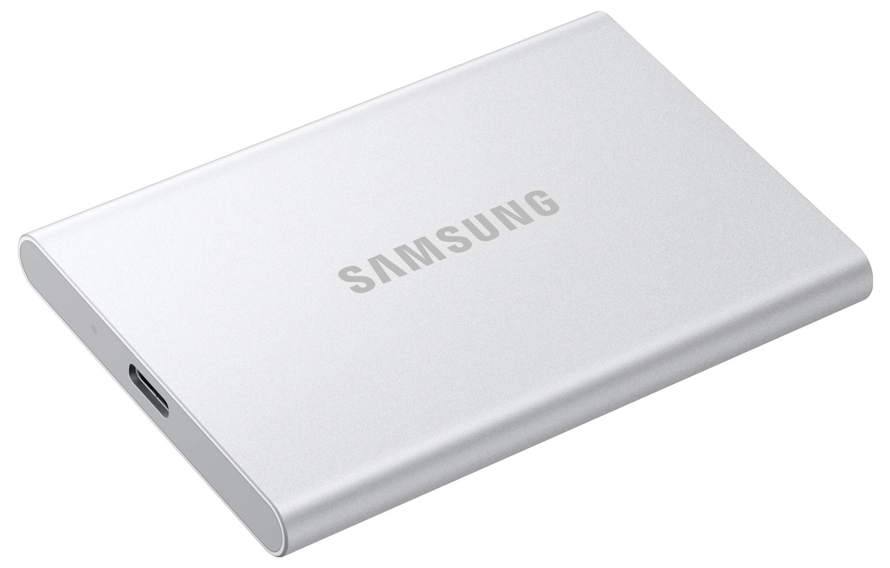 Stříbrný přenosný SSD disk Samsung s portem USB-C na straně, který vyniká elegantním a kompaktním designem.