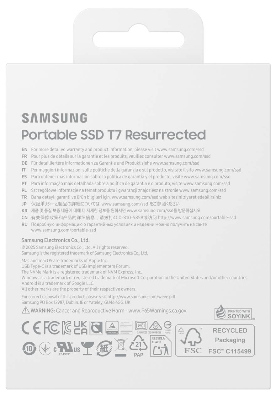 Obrázek zobrazuje detaily obalu pro 'Samsung Portable SSD T7 Resurrected', včetně informací o záruce a recyklačního symbolu s certifikací FSC.