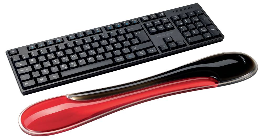 Počítačová klávesnice a ergonomický zápěstní opěrač v černo-červené barvě, navržený pro podporu pohodlného psaní.