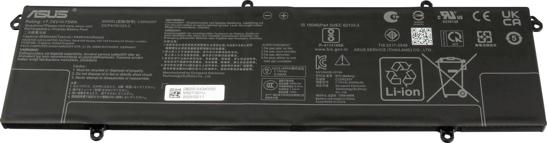Obdélníkový černý lithium-iontový akumulátor do notebooku s informacemi o výrobci, bezpečnostními pokyny a recyklačními symboly vytištěnými na povrchu.