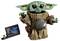 LEGO model zeleného tvora s velkými ušima a hnědými šaty, držícího stříbrnou kouli. Cedulka zobrazuje detaily "Star Wars".