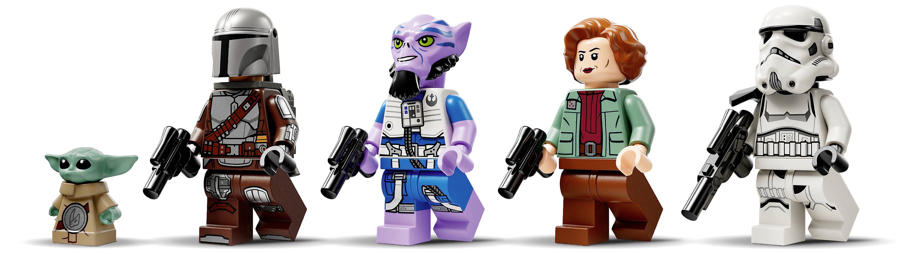 Pět barevných LEGO figurek, včetně zeleného mimozemšťana a obrněných postav, stojících v řadě, každá drží laserové pistole.