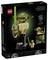 Krabice LEGO Star Wars obsahující stavitelnou figurku Yody se světelným mečem. Obsahuje obrázky hotového modelu a minifigurky.
