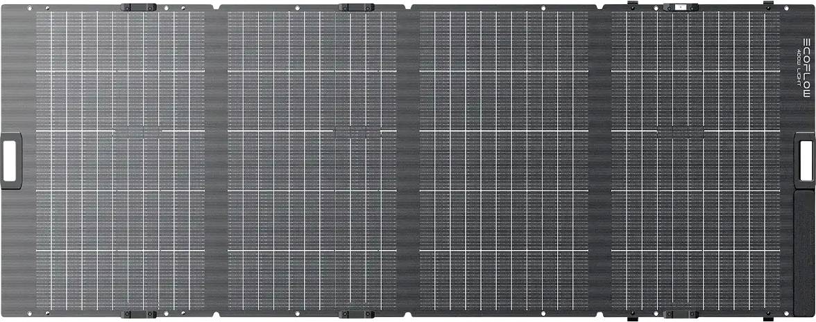 Přenosný solární panel rozložený do otevřené polohy, zobrazující čtyři černé fotovoltaické sekce navržené pro efektivní zachycení energie.