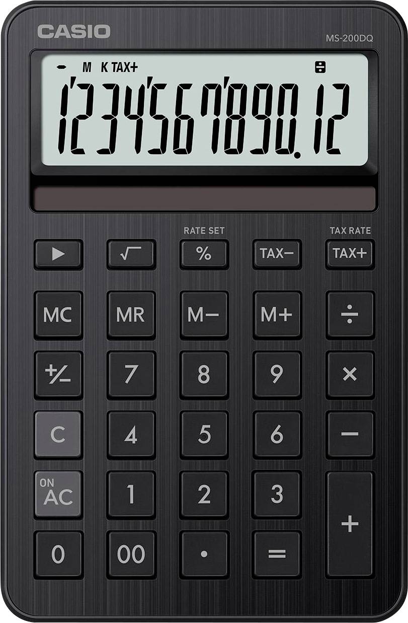 Černá kalkulačka Casio zobrazující čísla '1234567890.12' na displeji. Kalkulačka má standardní funkční tlačítka.