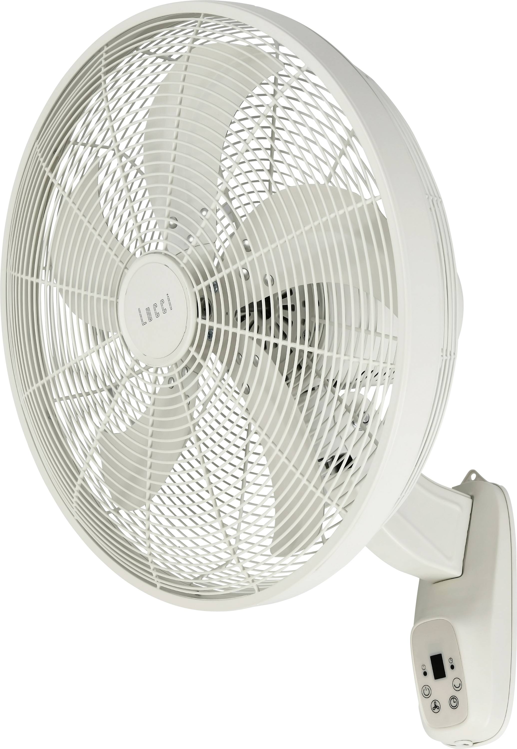 Stropní oscilační ventilátor s bílou mřížkou, pěti listy a dálkovým ovládáním připevněným na nástěnném držáku.