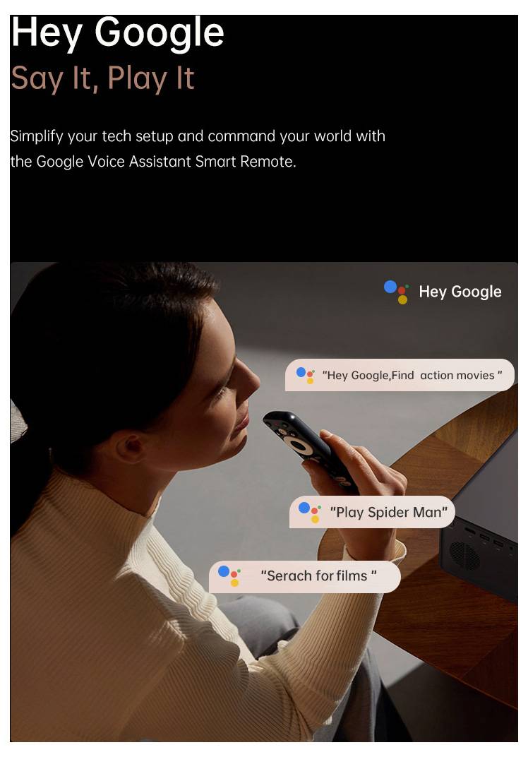 Osoba používá hlasové příkazy s Googleovým hlasovým asistentem Smart Remote a říká: "Ahoj Googl, najdi akční filmy", "Přehraj Spider Mana" a "Hledej filmy".