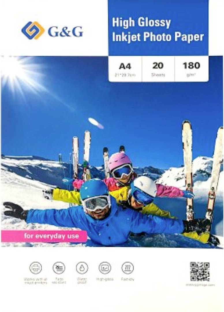 "G&G Vysoce lesklý inkoustový fotografický papír, A4, 20 listů, 180 g/m²." Obrázek ukazuje lyžaře pózující na zasněžené hoře, zdůrazňující každodenní použití.