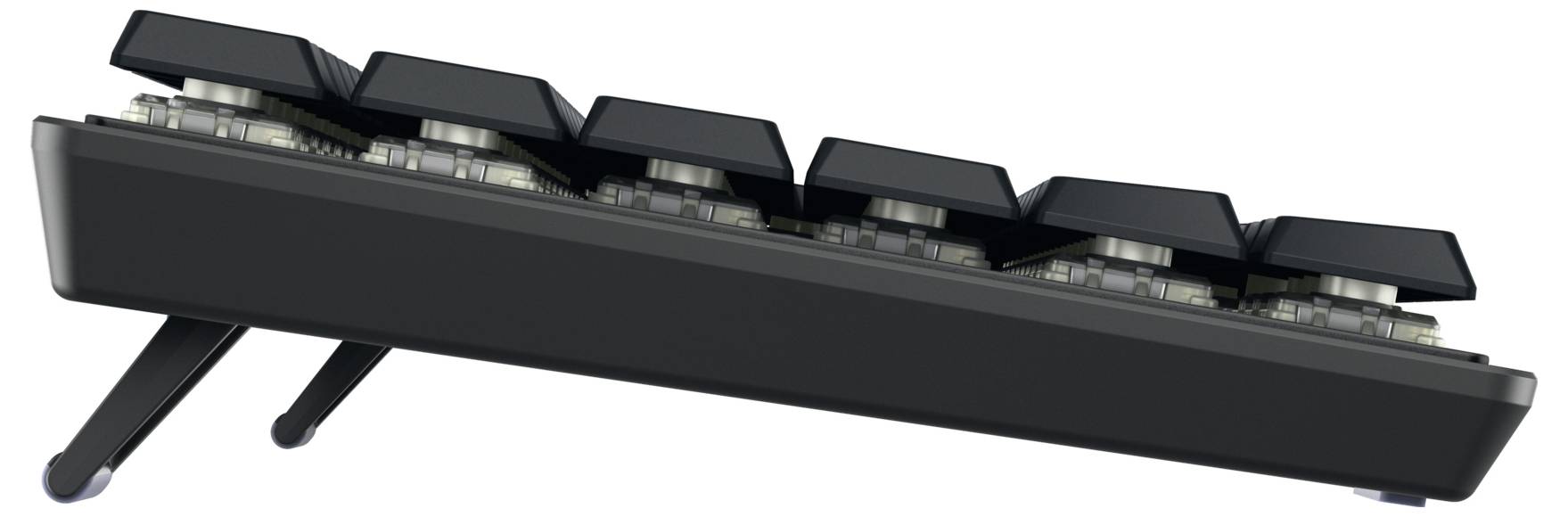 Boční pohled na černou klávesnici se skloněnými klávesami a nastavitelnými nohami, zdůrazňující její ergonomický design.