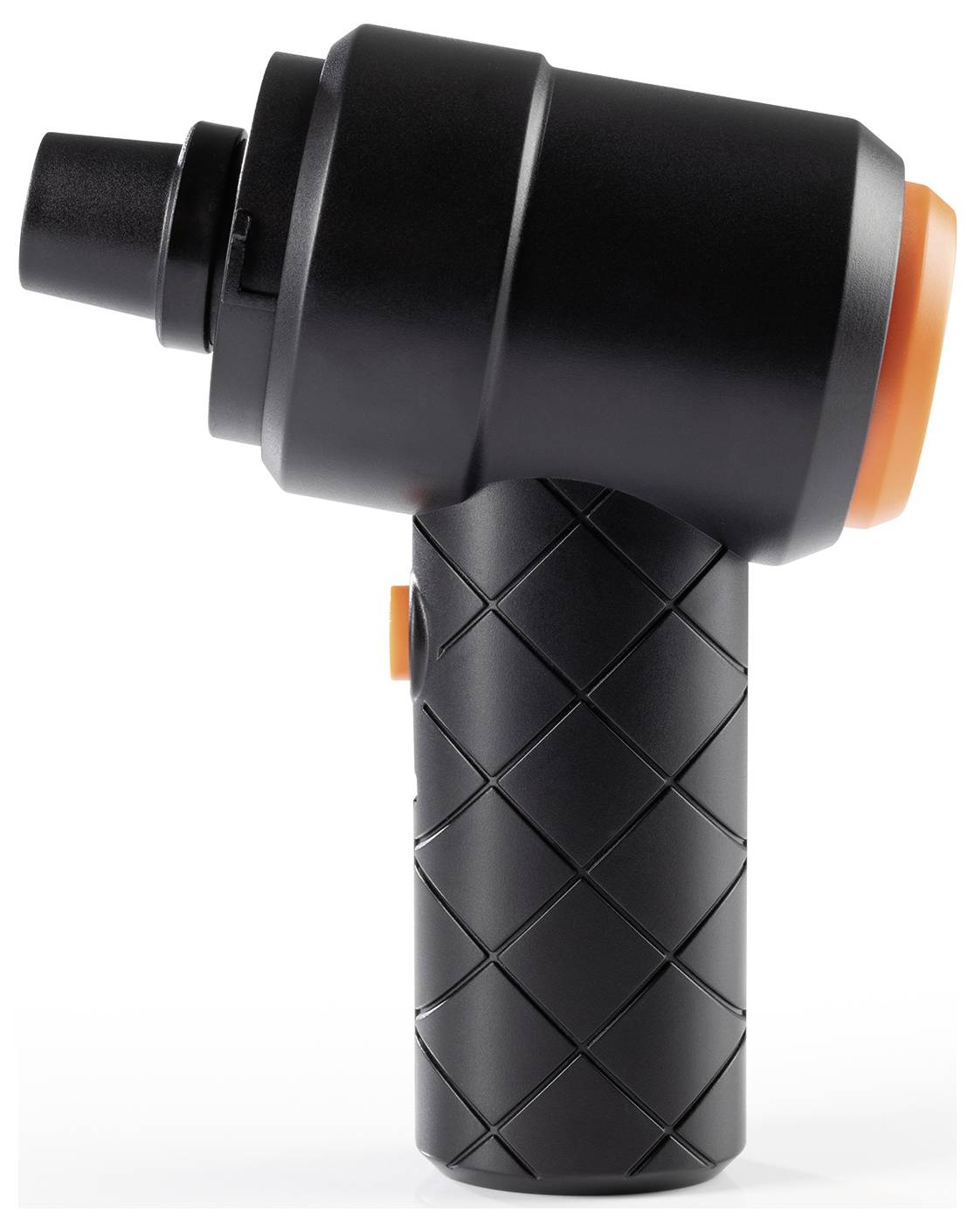 Černá ruční masážní pistole s oranžovým tlačítkem je zobrazena ze strany na bílém pozadí. Design obsahuje prošívaný úchop.