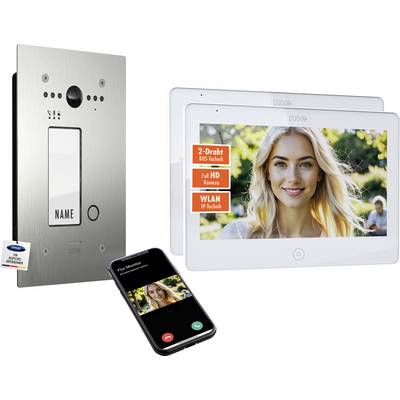 Systém chytrého zvonetku s obrazovkou videa a připojením do chytrého telefonu zobrazuje ženu na dvou digitálních panelech, což zdůrazňuje domácí bezpečnost.