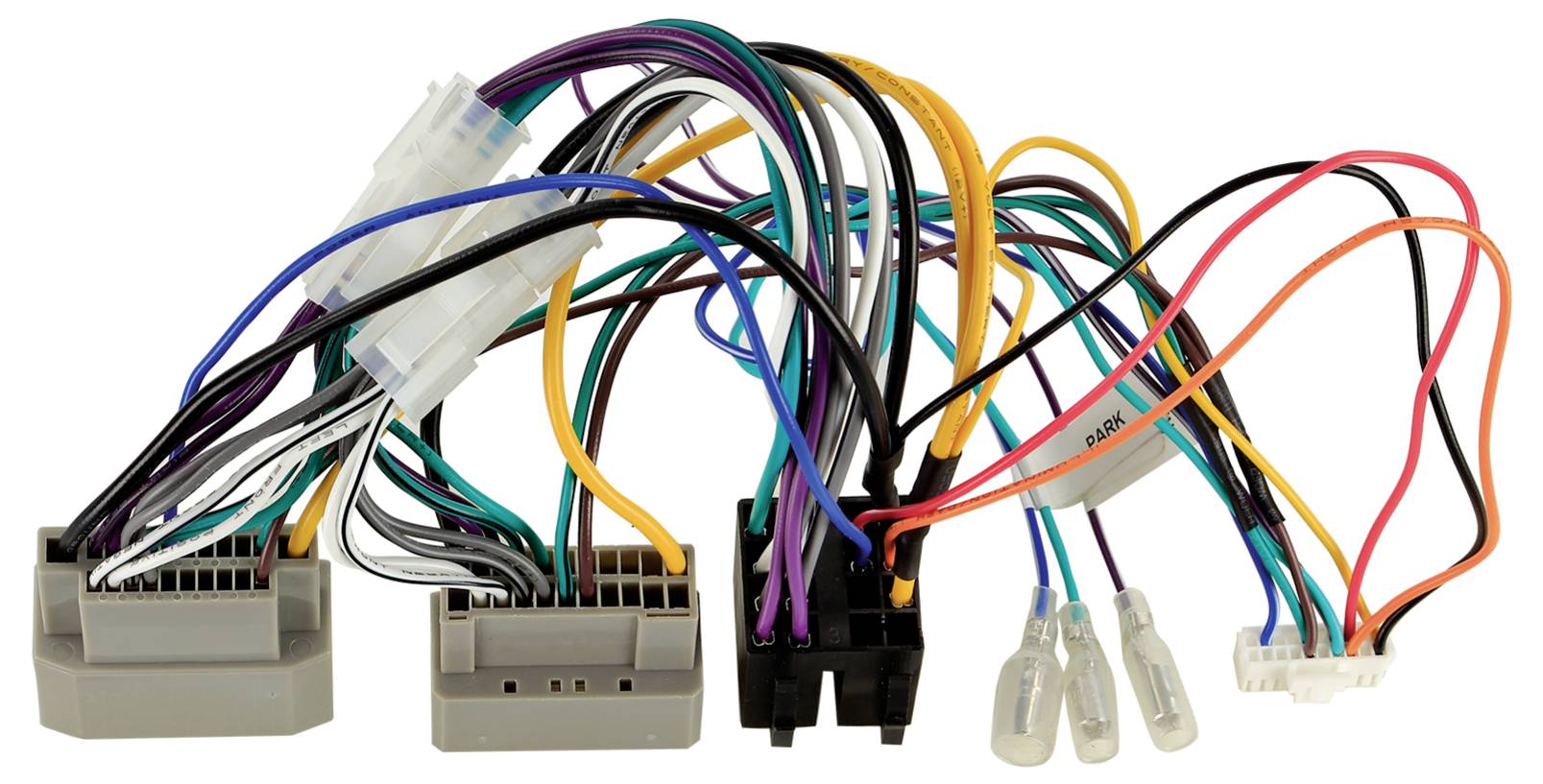 Svazek barevných konektorů elektrickými vodiči na bílém pozadí