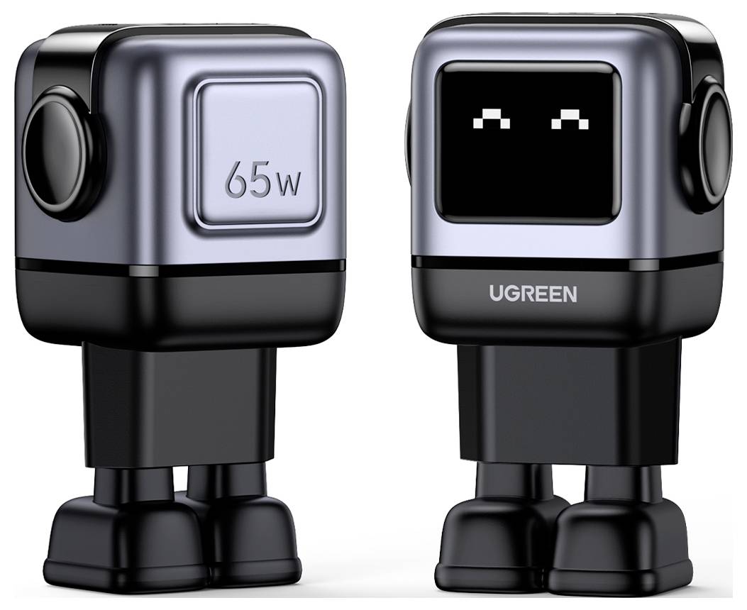 Dva malé robotické figurky připomínající USB nabíječky s nohama, jedna s označením '65W', obě označené 'UGREEN', naznačující designový prvek technologické značky.
