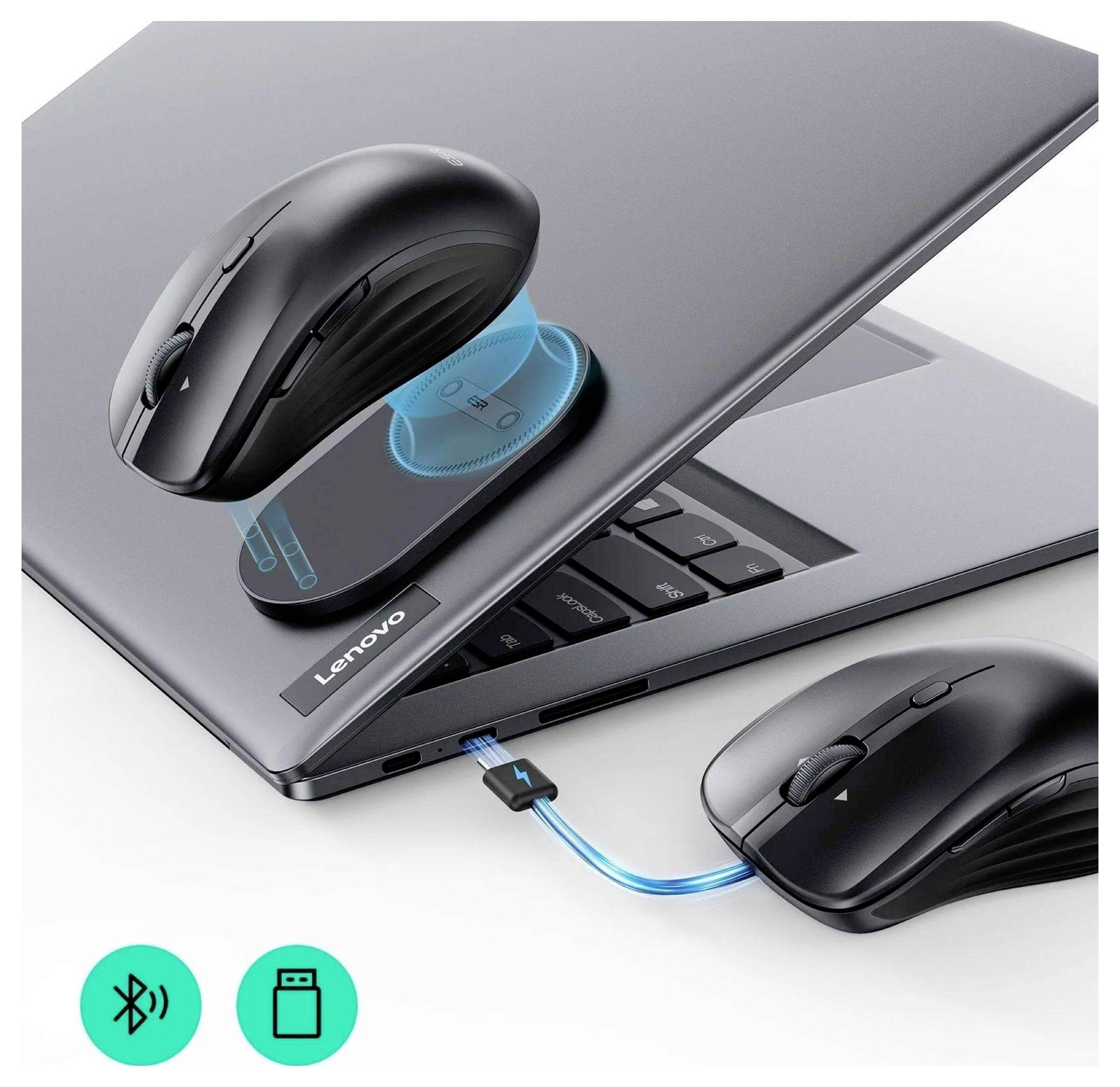 Černá bezdrátová myš s USB přijímačem připojeným ke stříbrnému notebooku. Ilustrace ukazuje možnosti připojení přes Bluetooth a USB.