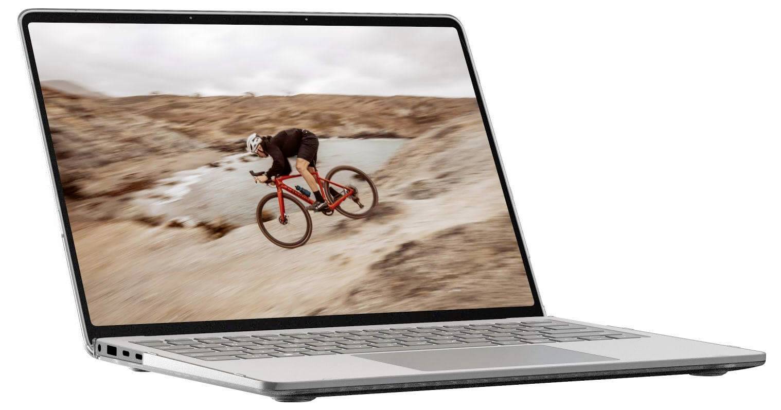 Notebook zobrazující obrázek cyklisty na červeném kole navigujícího se skrz kamenité terénu, naznačující akci a dobrodružství v outdoorovém prostředí.