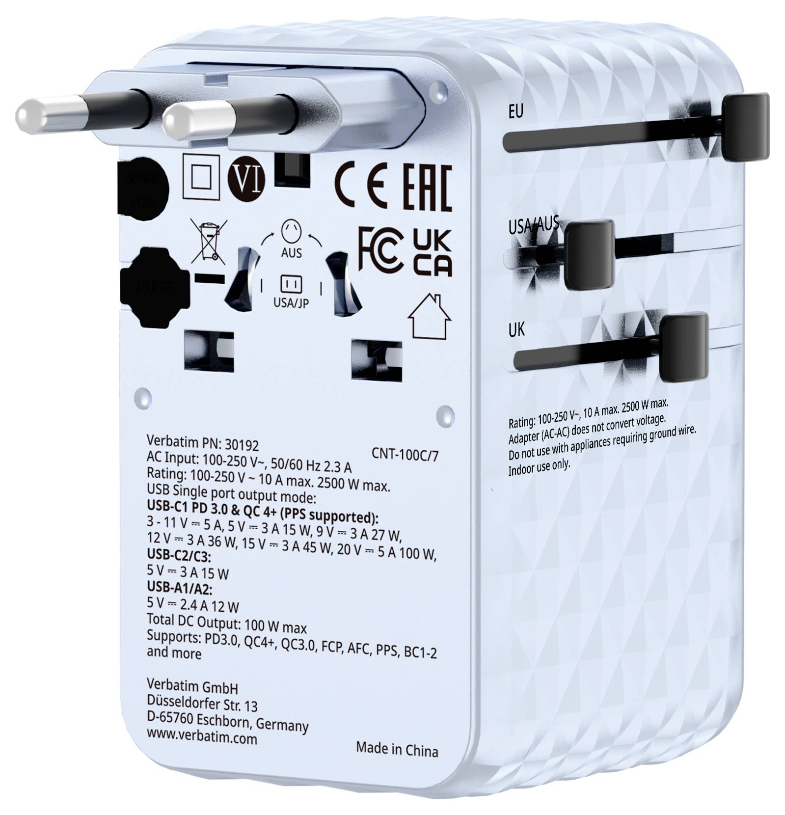 Univerzální cestovní adaptér s více typy zásuvek a porty USB, označený pro certifikace EU, UK, US/AUS a CE/UKCA.