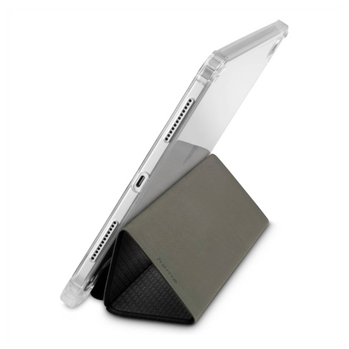 Tablet s průhledným ochranným pouzdrem je v krajinské orientaci podpírán triangulárním skládacím stojanem.