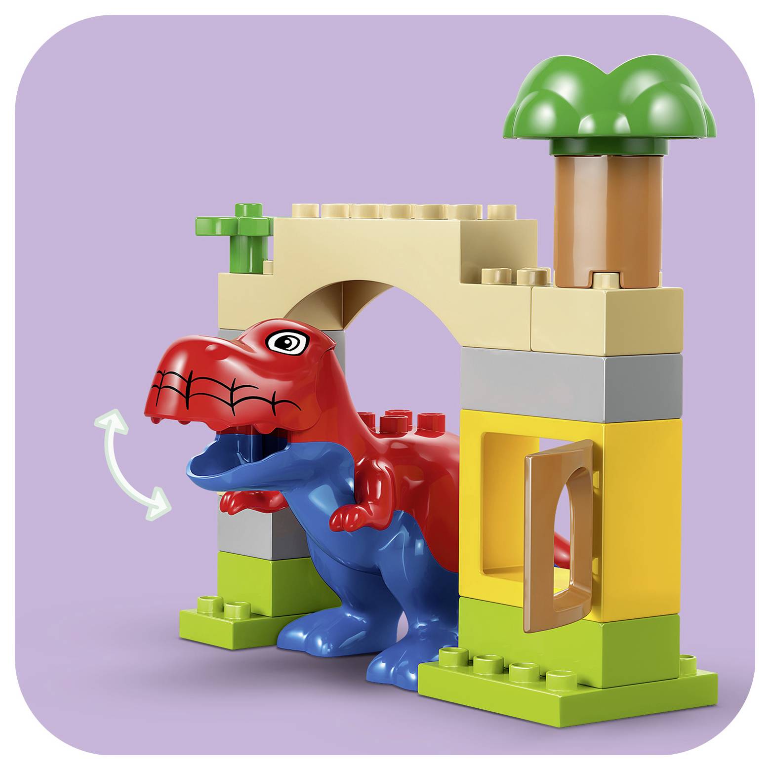 Barevný hračkovaný dinosaurus se kloubovými čelistmi stojí pod obloukem vytvořeným ze stavebních bloků s větvení strukturou na vrcholu.