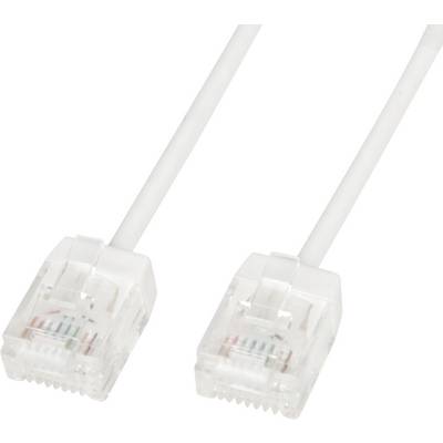 Dva průhledné ethernetové kabely se standardními konektory na bílém pozadí.
