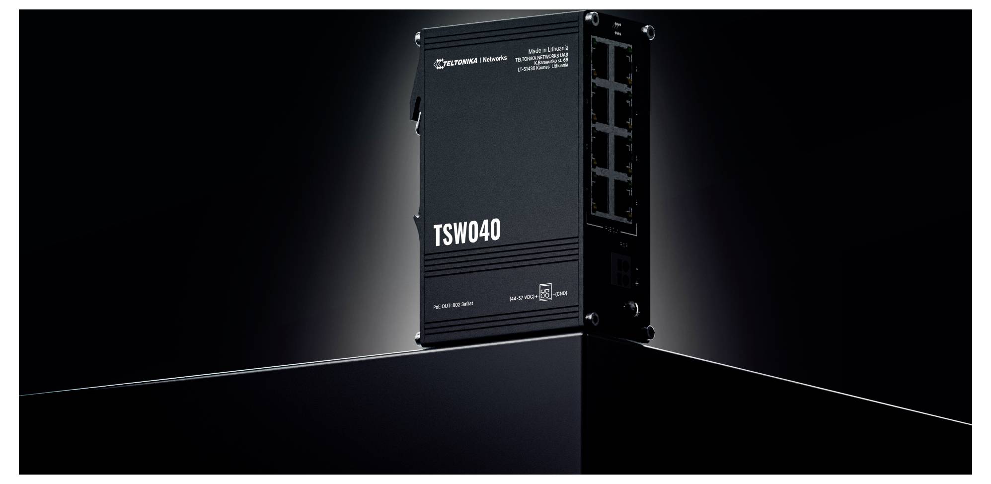 Tmavě zbarvený průmyslový síťový přepínač označený "TSW040" s více porty Ethernet, navržený pro sofistikovaná řešení konektivity.