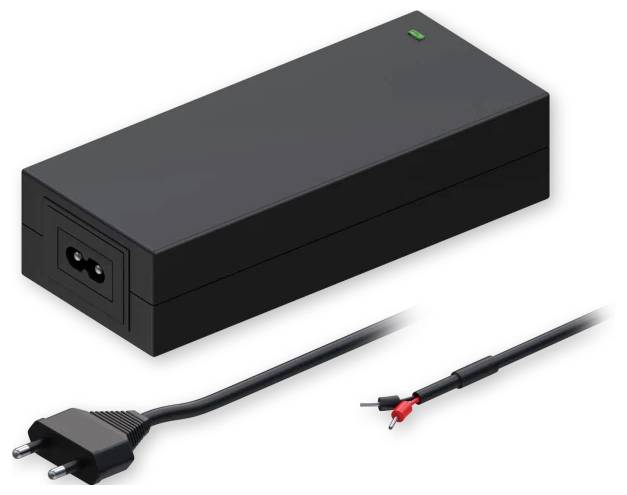 Bílý USB adaptér se tisknutými logy "SECOMP" a certifikačními značkami, ukazující konec zástrčky. Vyrobeno v Číně, určeno pro připojení zařízení.