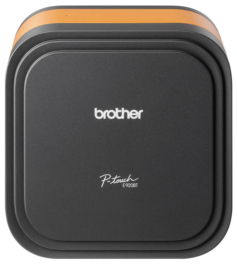 Černá tiskárna nálepek "Brother P-touch E920BT" s oranžovým akcentem na horní hraně, pohled shora.