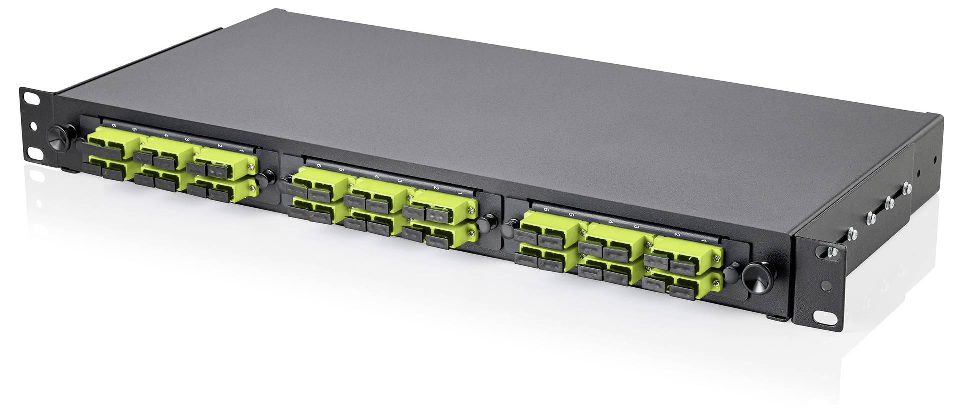 'Černý, do racku montovaný síťový patch panel s více zelenými porty optických vláken pro připojení správy dat.'