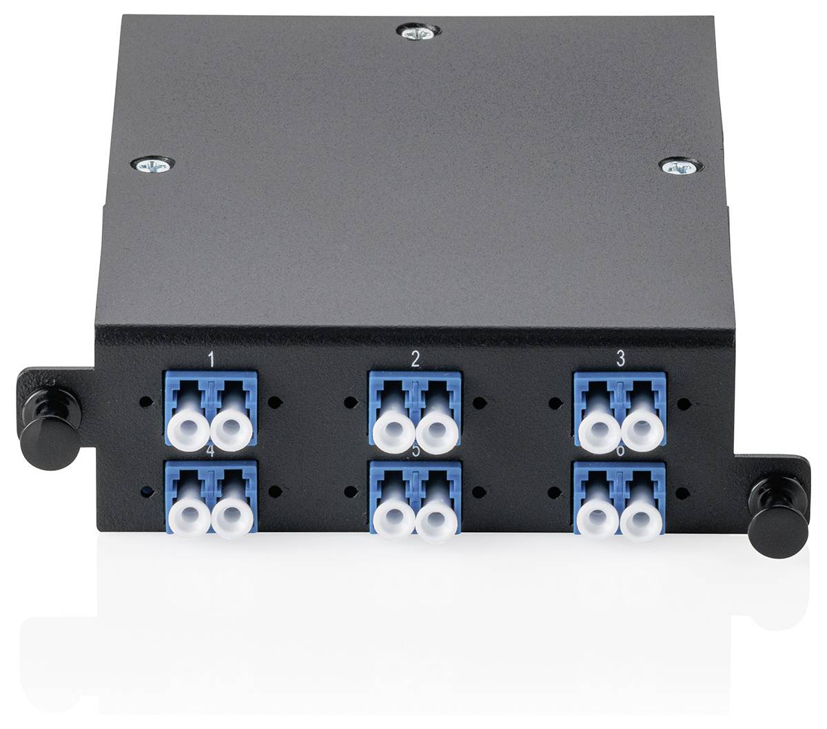 Černý optický patch panel s třemi označenými porty, z nichž každý obsahuje čtyři modré a bílé konektory.