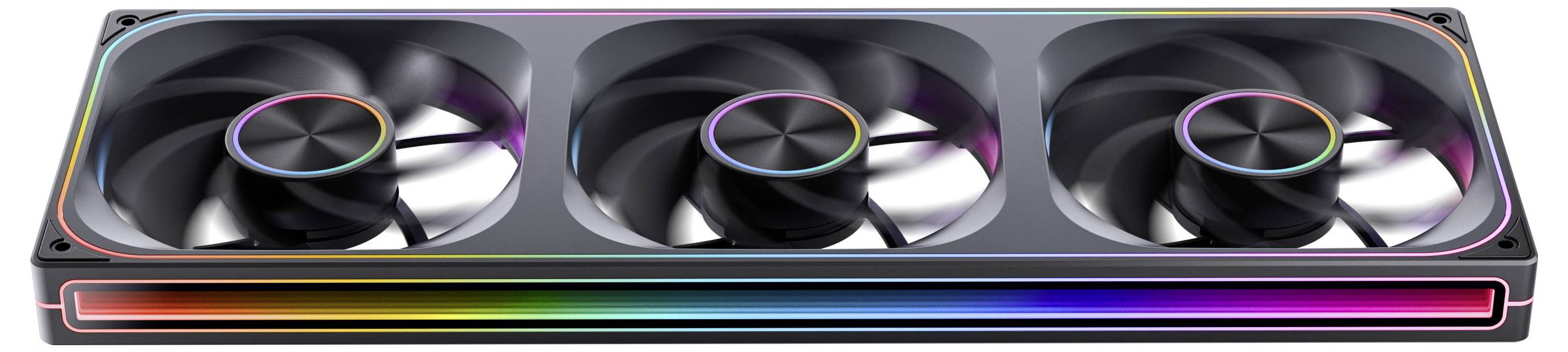 Chladící systém počítače se třemi ventilátory s RGB osvětlením podél okrajů, navržený pro účinné rozprostření tepla uvnitř PC.