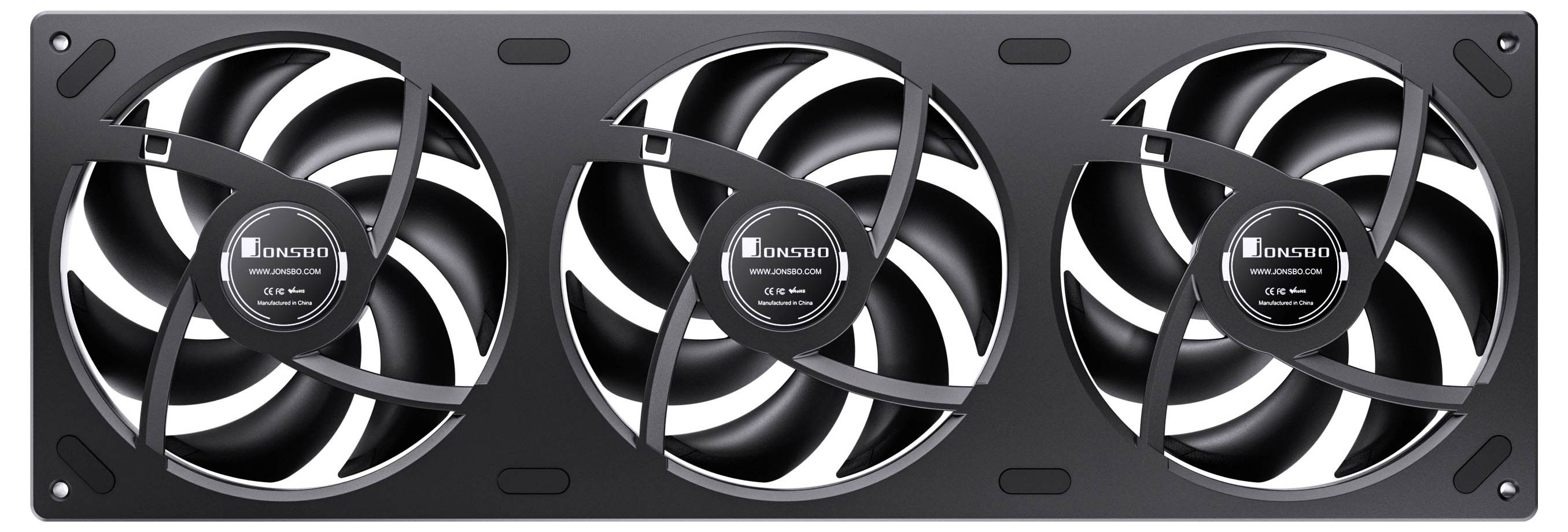 Tři černobílé počítačové chladicí ventilátory namontované na jednom rámu, pohled zepředu.