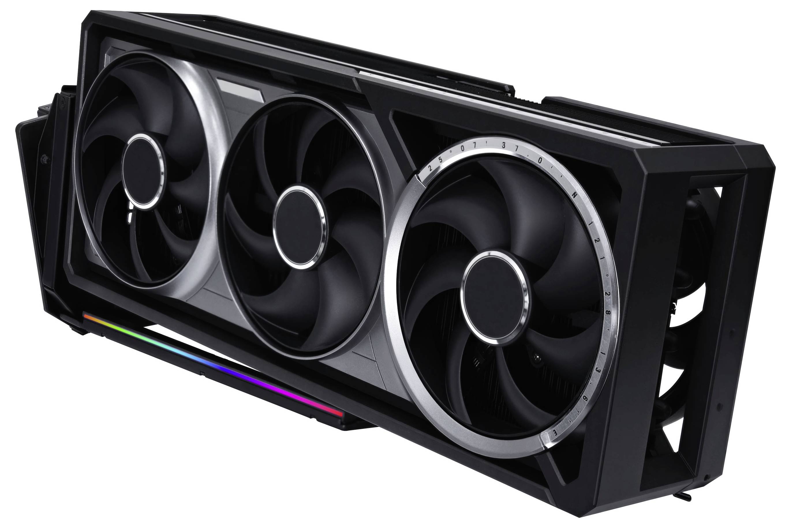 Vysokovýkonná grafická karta se třemi velkými chladícími ventilátory a RGB osvětlením.