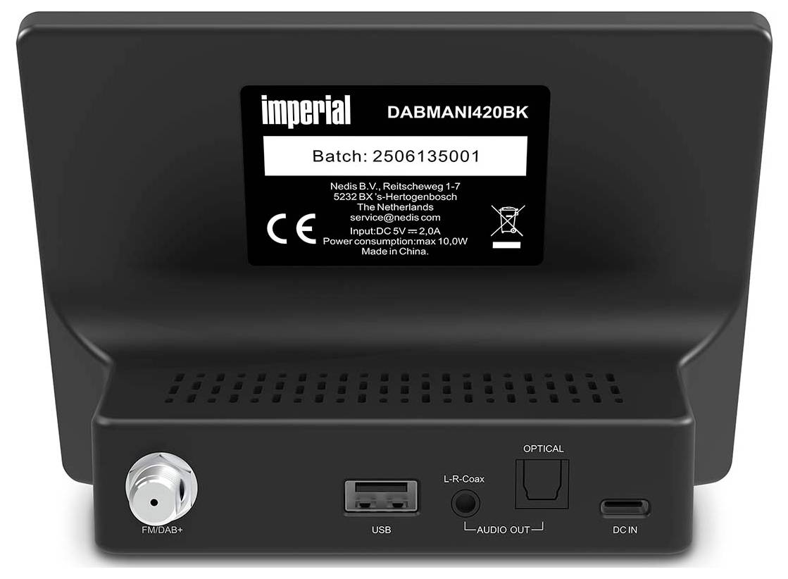 „Imperial DABMAN i420BK" štítek na elektronickém zařízení ukazující vstupy: USB, Optika, Stejnosměrné napájení, FM/DAB a audio výstup.