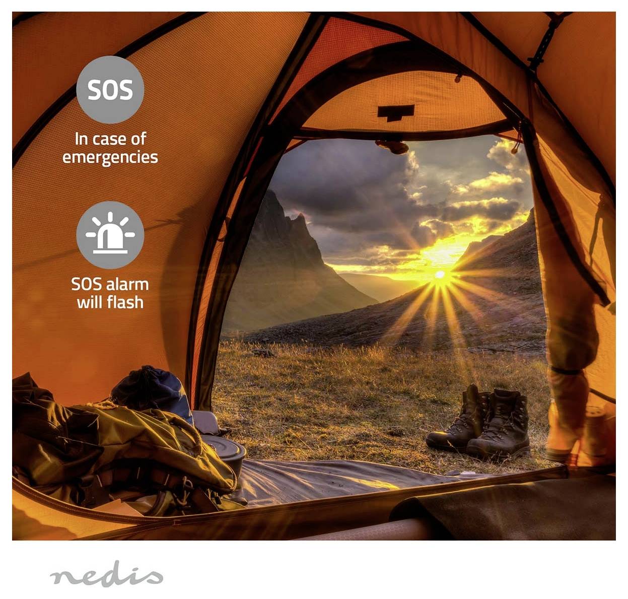 Pohled zevnitř stanu při východu slunce s výhledem na hory. Text: "SOS V případě nouze bude SOS alarm blikat."