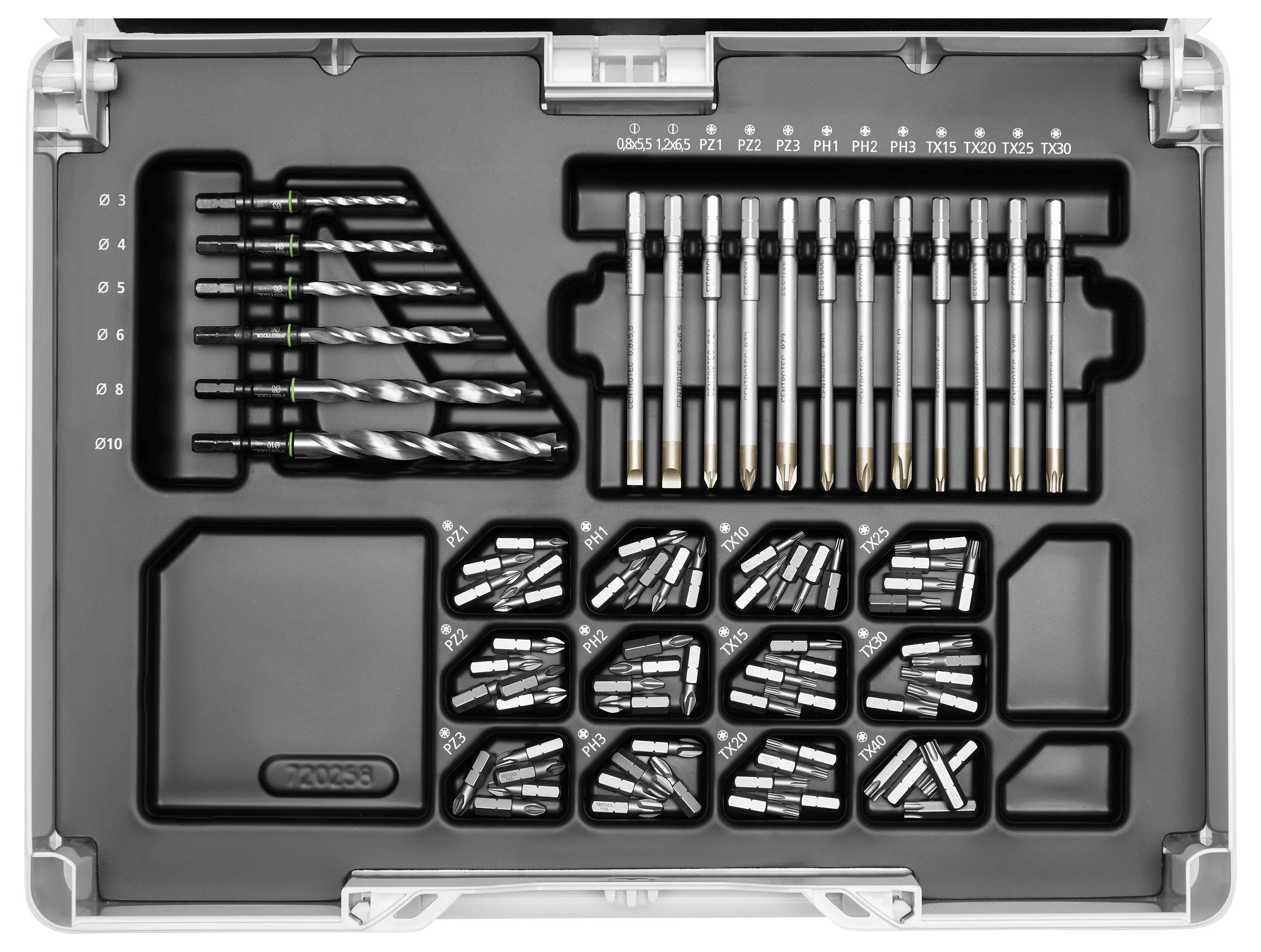 Černý kufr na nářadí obsahující různé vrtáky, bity na šroubováky a šestihranné nasazovací hlavice uspořádané v určených patřičích.