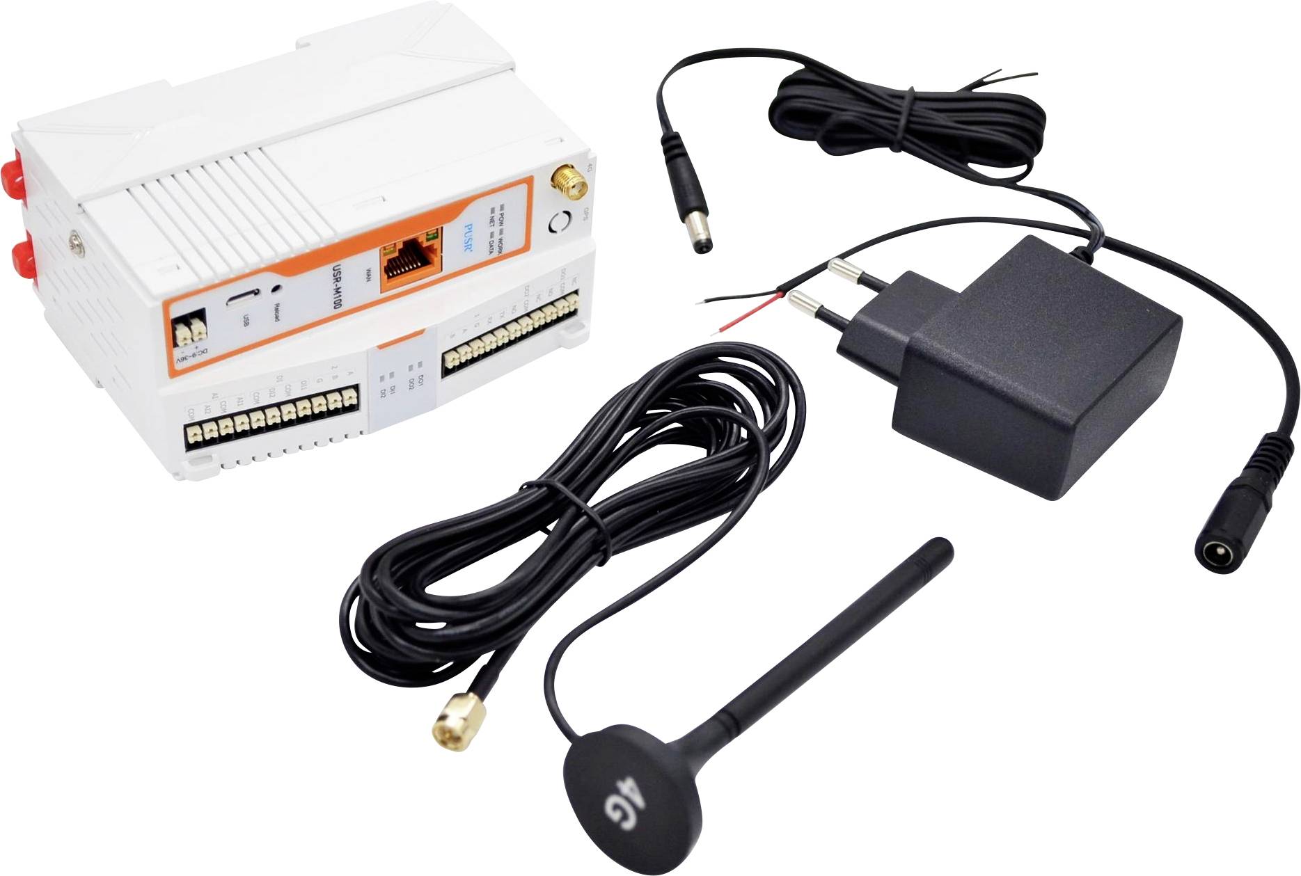 Sada elektronických komponent včetně bílého zařízení s konektory, napájecího adaptéru, dlouhého černého kabelu a antény.