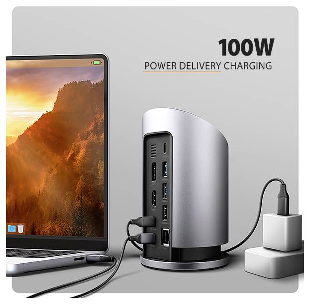 Laptop připojený k rozbočovači s více porty na straně, označené '100W Power Delivery nabíjení'.