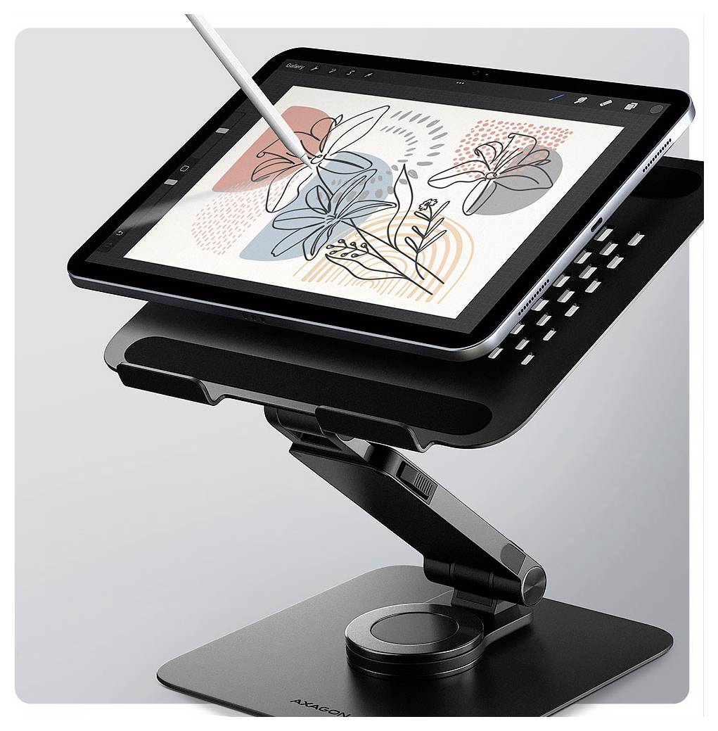 Tablet se stylus je připevněn na nastavitelném stojanu. Obrazovka zobrazuje digitální umělecký výkres s abstraktními květinovými vzory.