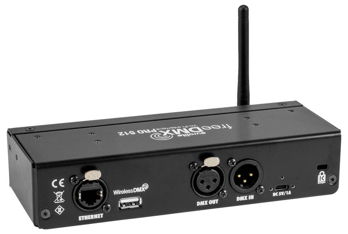 Bezdrátový DMX vysílač s Ethernetem, porty DMX vstup/výstup, anténa a napájecí vstup, používaný pro ovládání scénického osvětlení.