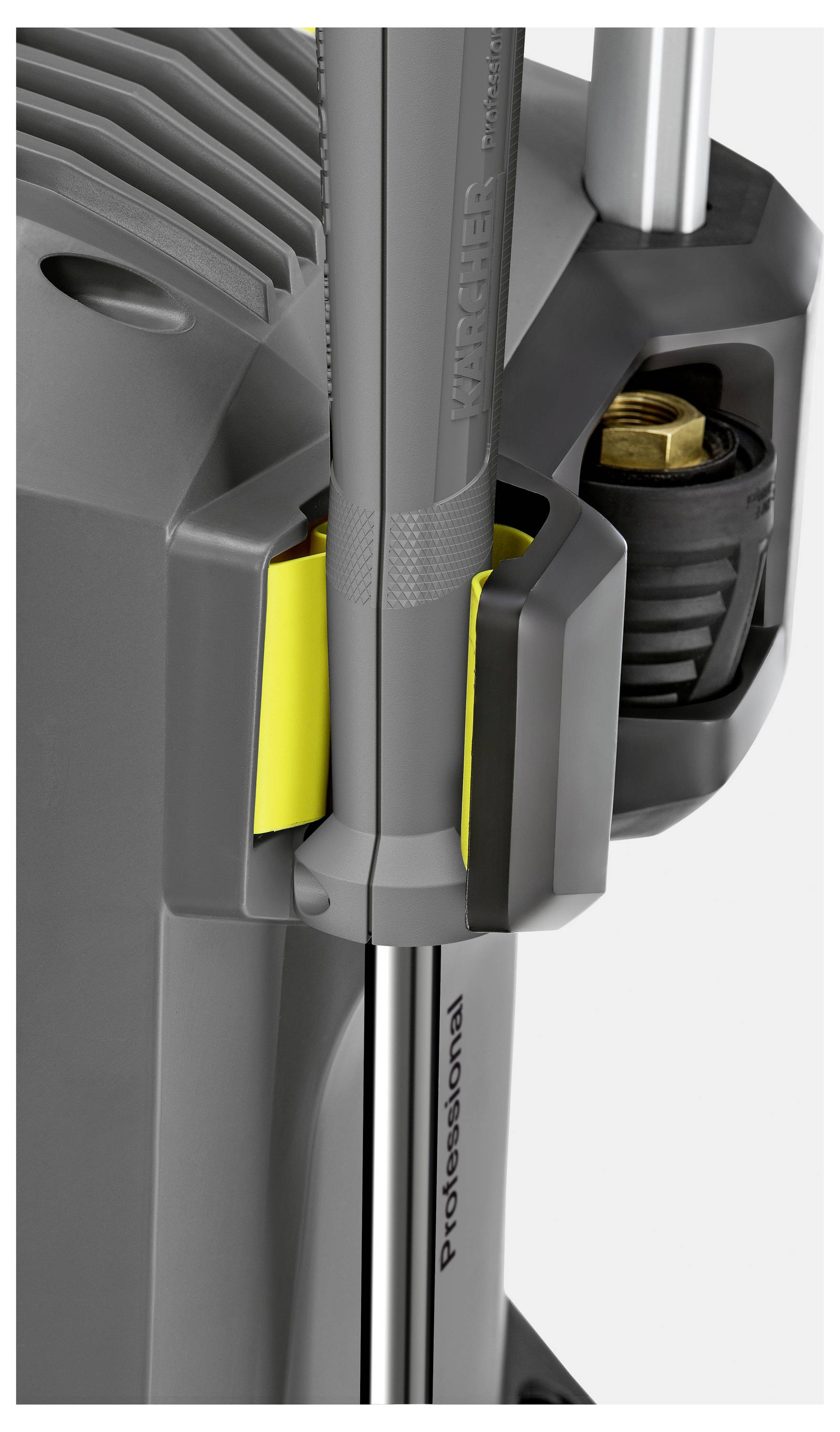 Detailní záběr profesionálního čistícího stroje na vysoký tlak v šedé a černé barvě s prominentním žlutým tlačítkem pro ovládání.