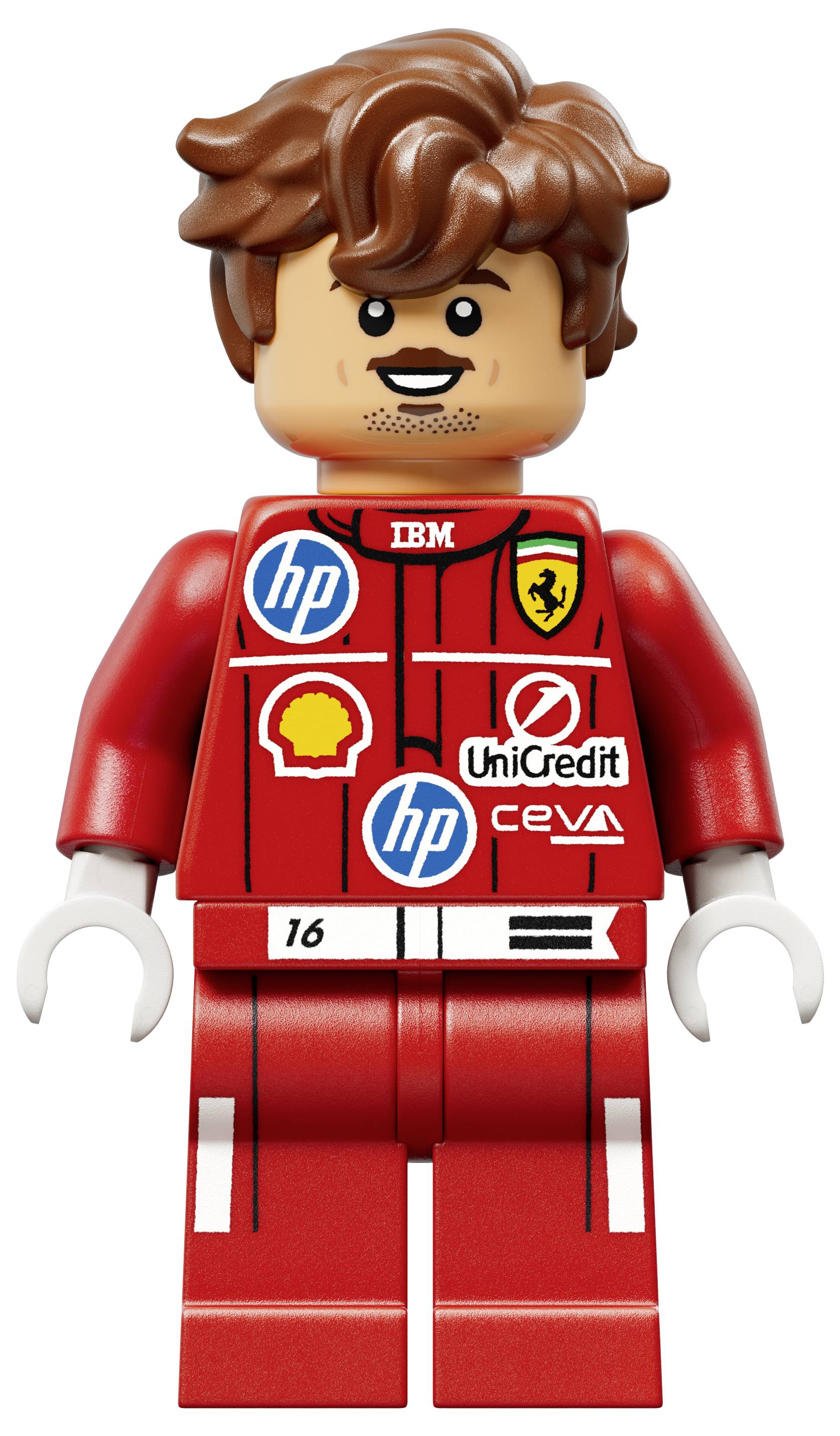 Minifigurka LEGO oblečená v červeném závodním obleku s různými logy sponzorů, včetně emblému Ferrari, má hnědé vlasy a úsměvající se tvář.