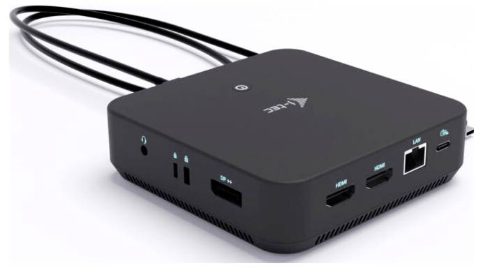 Černá elektronická dokovací stanice s více porty, včetně HDMI, Ethernetu, USB a napájecího vstupu, připojená dvěma kabely.